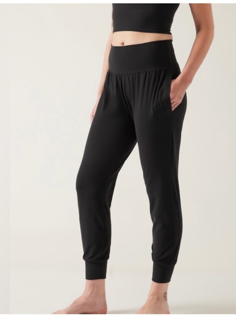 Athleta Salutation Jogger women’s size small black Athleisure yoga